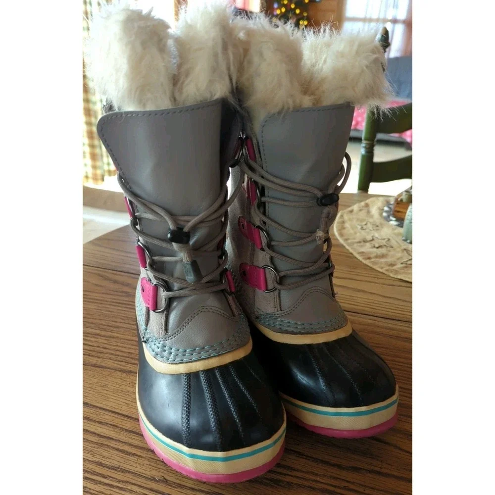 Girls Size 4 Sorel Gray Suede / Black Rubber Pink Calf Winter‎ Boots Faux Fur